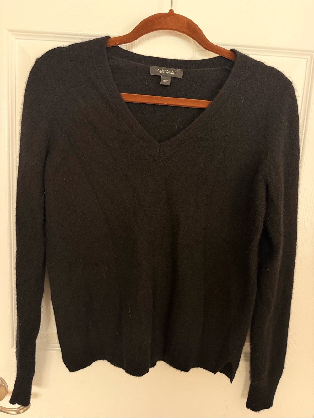 Ann Taylor Black V-Neck Cashmere-Blend Sweater for Men